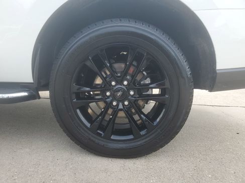 Used 2022 Ford Expedition XLT image 7