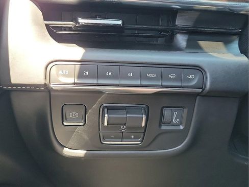 Used 2022 Cadillac Escalade Sport Platinum w/ Heavy-Duty Trailer Package AWD/4WD image 15