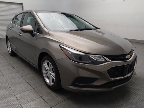 Used 2018 Chevrolet Cruze LT w/ Convenience Package FWD image 13