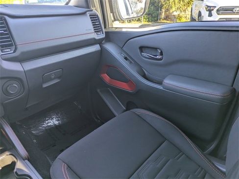 Used 2024 Nissan Frontier Pro-X image 16