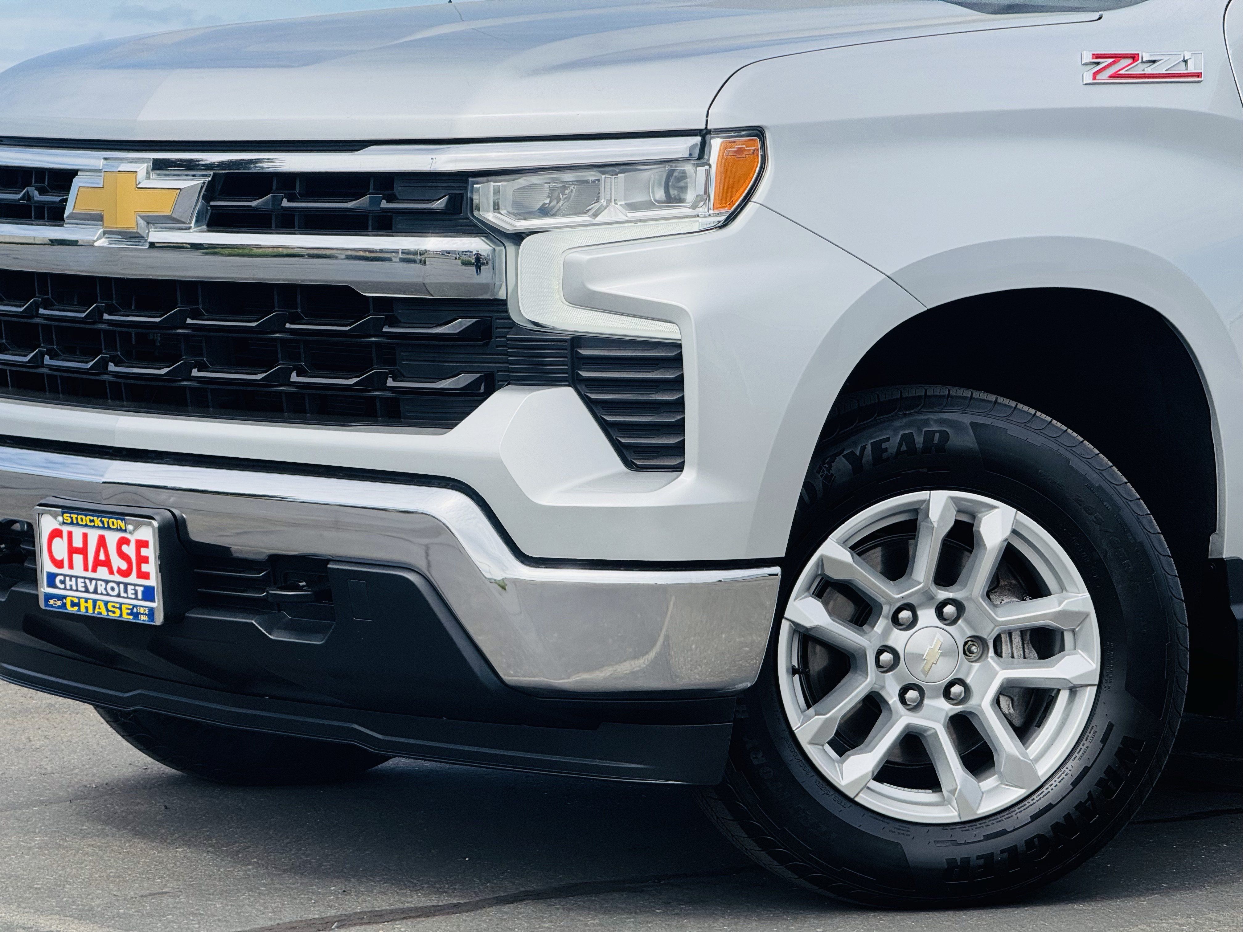 Certified 2022 Chevrolet Silverado 1500 LT w/ Z71 Off-Road Package AWD/4WD image 3