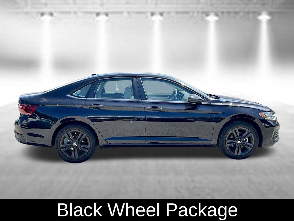 Used 2024 Volkswagen Jetta SE w/ Panoramic Sunroof Package FWD image 4
