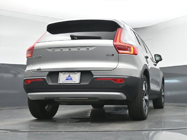 Used 2024 Volvo XC40 B5 Plus AWD/4WD image 16