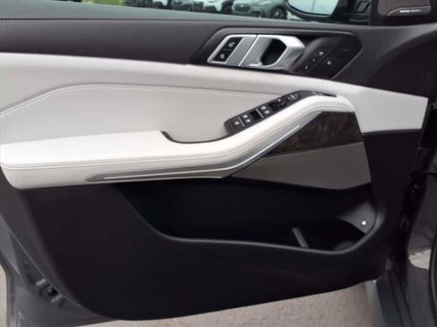 Used 2026 BMW X5 xDrive50e image 28