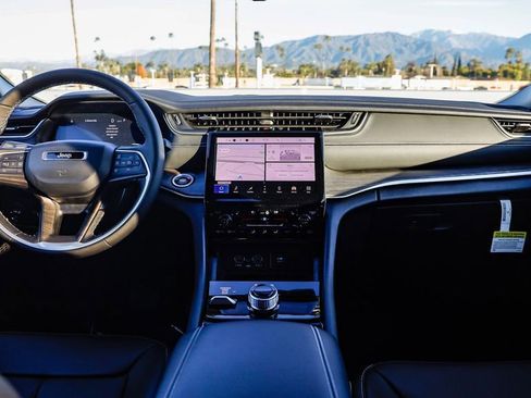 New 2025 Jeep Grand Cherokee L Limited w/ Luxury Tech Group II image 13