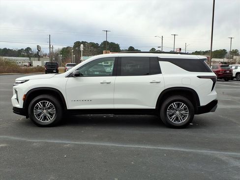 Used 2025 Chevrolet Traverse LT w/ Driver Confidence Package image 14