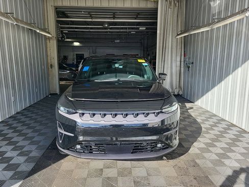 Used 2024 Jeep Wagoneer Launch Edition image 3