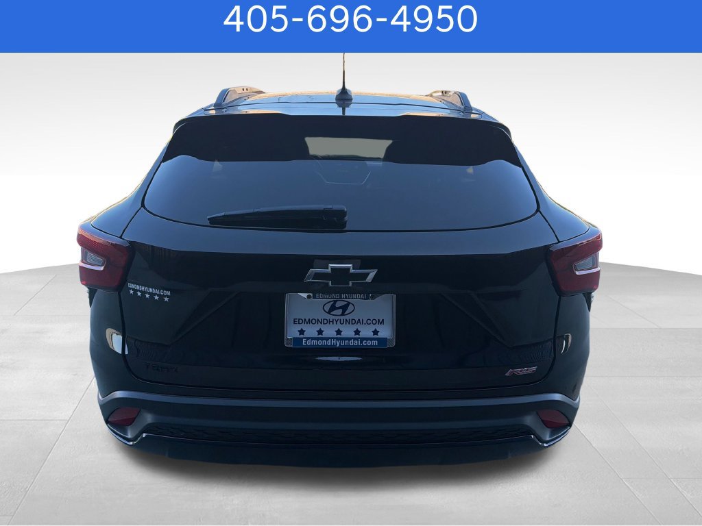 Used 2024 Chevrolet Trax RS w/ Sunroof Package FWD image 4