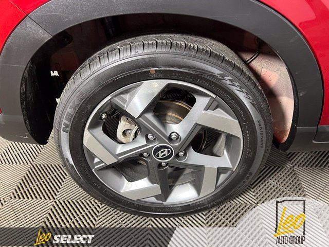 Used 2025 Hyundai Venue SEL FWD image 18