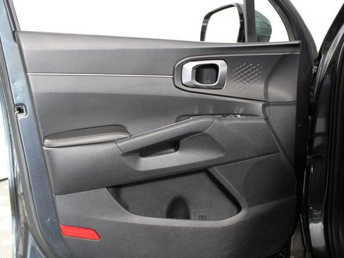 Used 2024 Kia Sorento S image 6