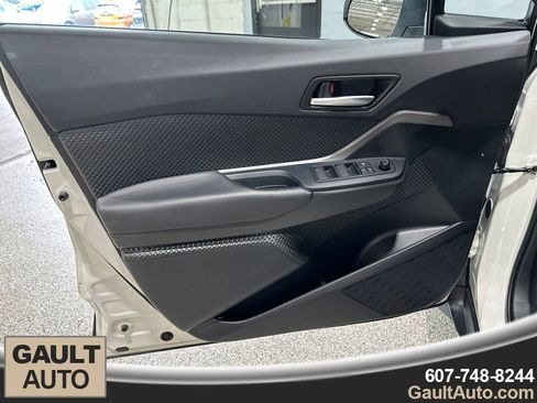 Used 2021 Toyota C-HR LE FWD image 11