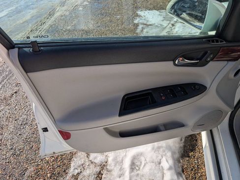 Used 2009 Chevrolet Impala LT w/ Luxury Edition Package image 10