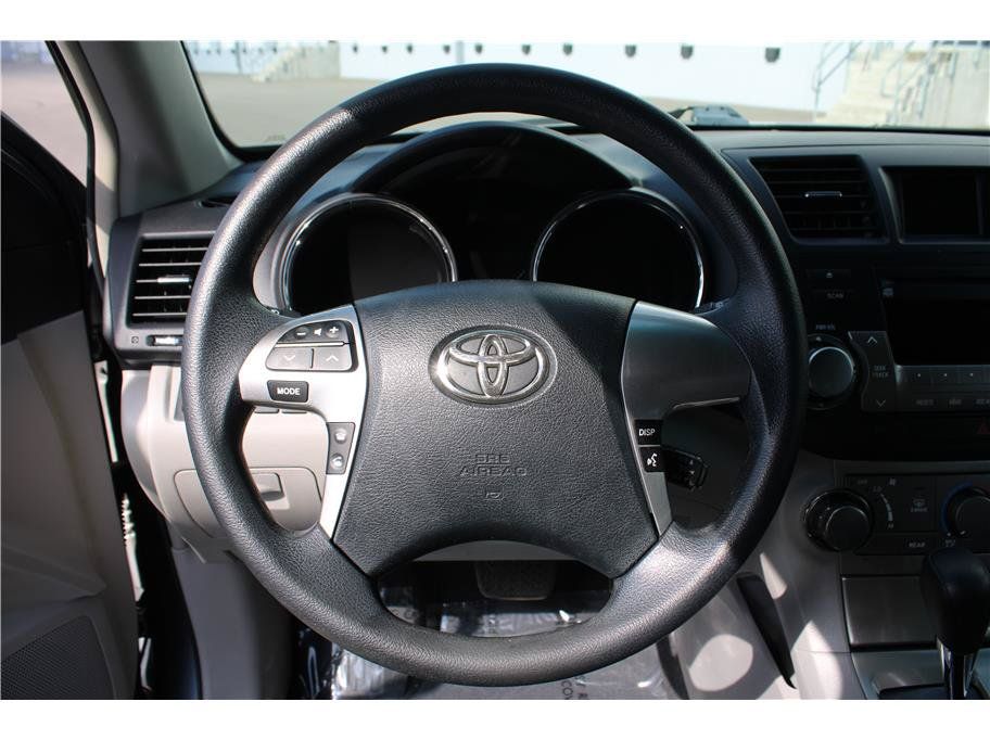 Used 2012 Toyota Highlander 4WD w/ Tech Pkg image 17