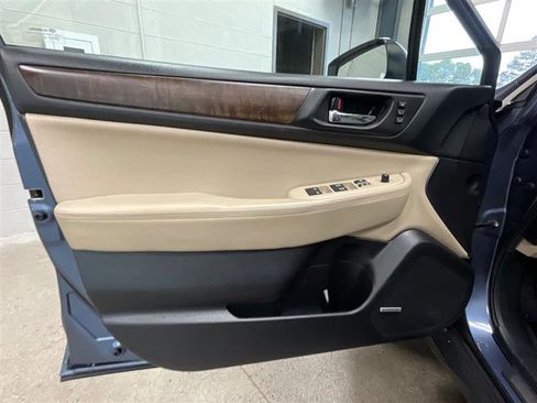 Used 2016 Subaru Outback 2.5i Limited AWD/4WD image 10