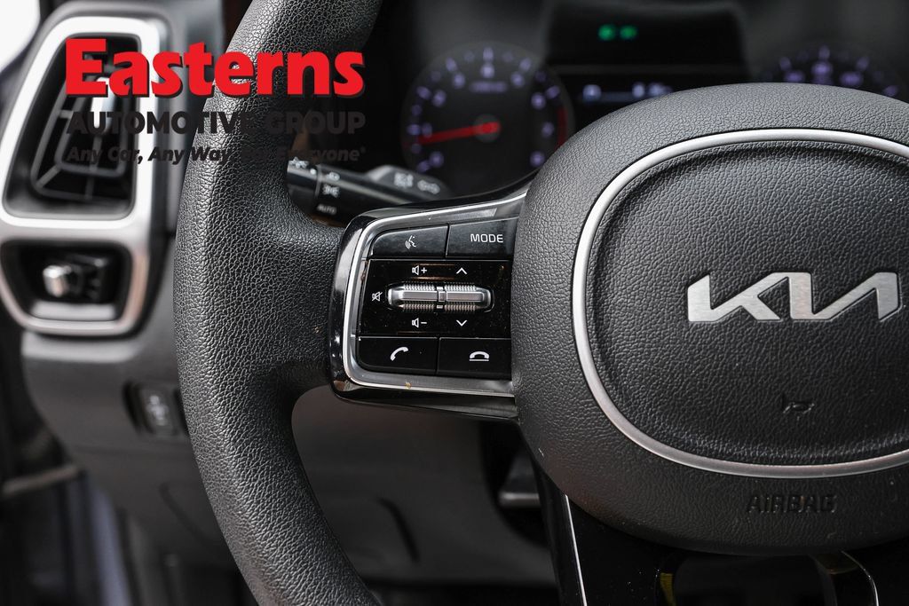 Used 2022 Kia Sorento LX FWD image 14