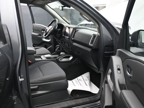 Used 2023 Nissan Frontier SV image 16