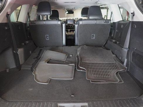 Certified 2021 Toyota Highlander XLE image 18