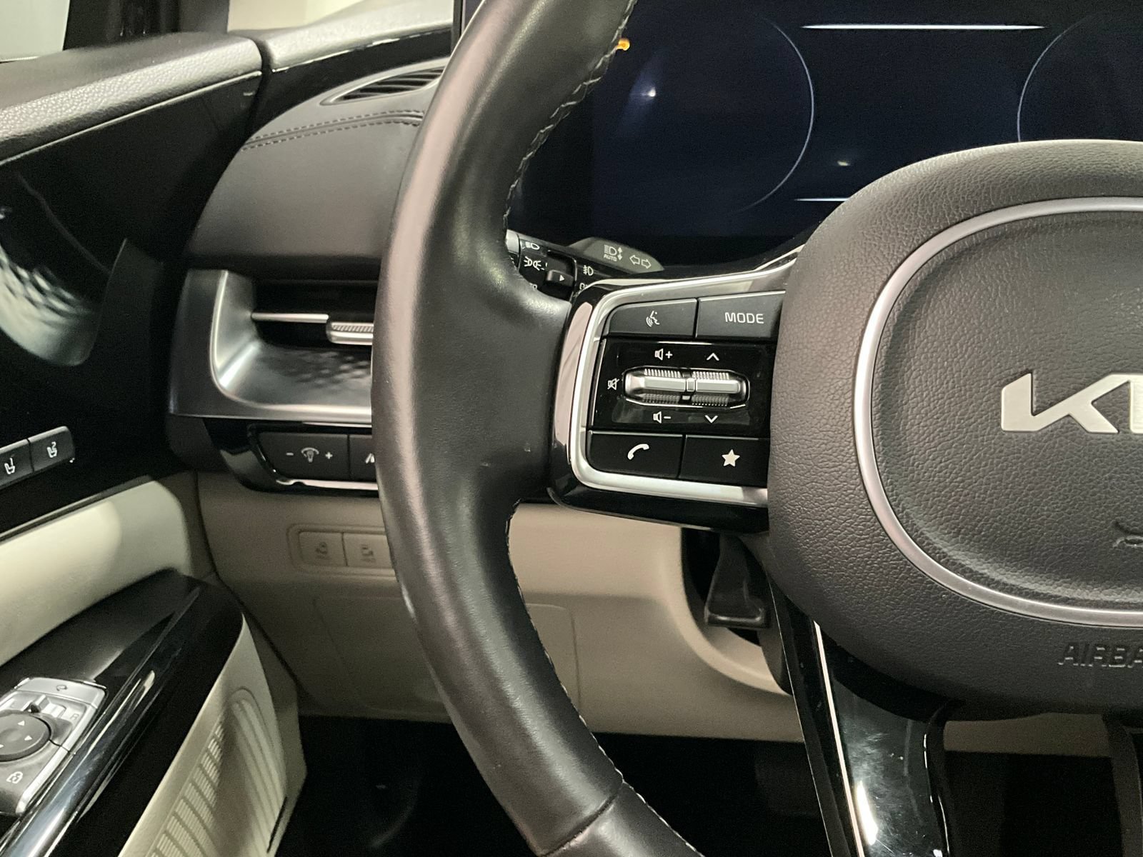 Used 2024 Kia Carnival SX Prestige FWD image 18