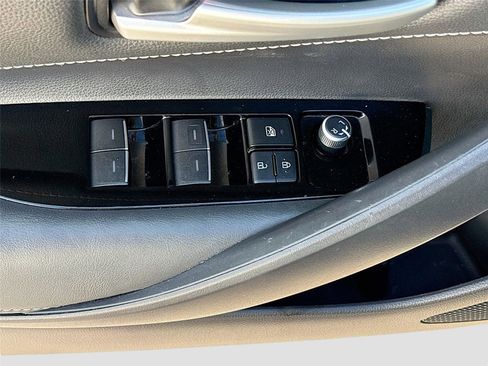 Used 2019 Toyota Corolla SE FWD image 17