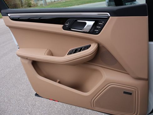 New 2026 Porsche Macan image 35