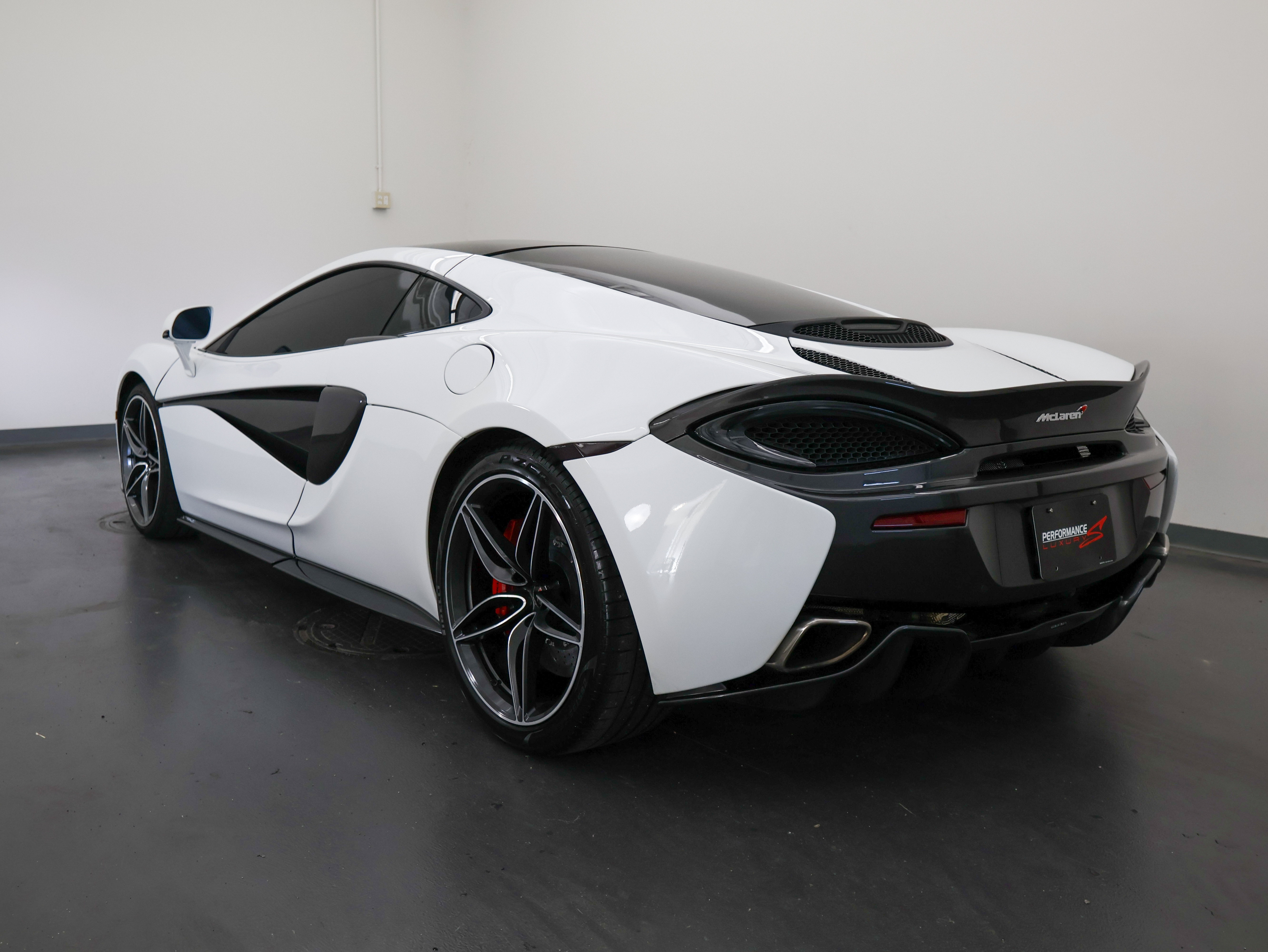 Used 2018 McLaren 570S RWD image 5