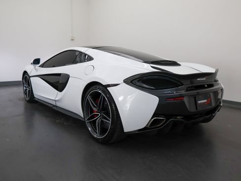 Used 2018 McLaren 570S RWD image 5
