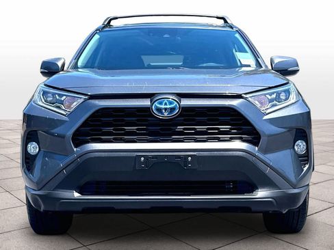 Used 2019 Toyota RAV4 XLE w/ Convenience Package AWD/4WD image 3
