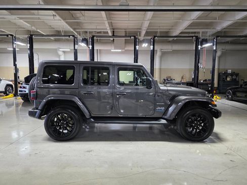 Used 2022 Jeep Wrangler Unlimited Sahara AWD/4WD image 8