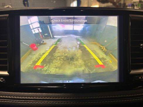 Used 2023 Chrysler Pacifica Touring-L image 24