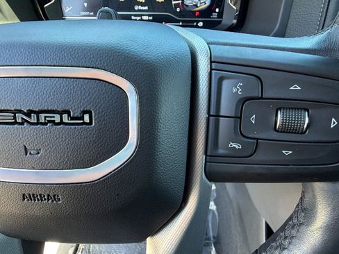 Used 2024 GMC Yukon Denali w/ Advanced Technology Package AWD/4WD image 20