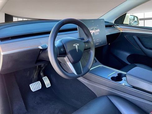 Used 2025 Tesla Model Y Performance image 15