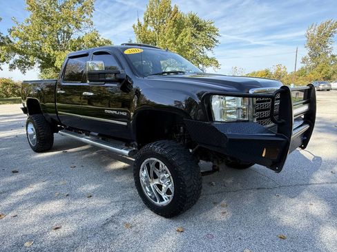 Used 2011 GMC Sierra 2500 Denali w/ Suspension Package, Off-Road image 9