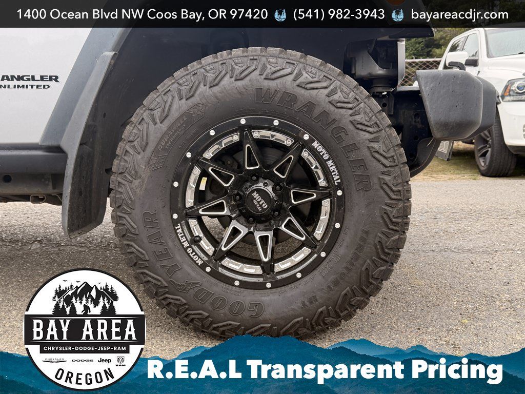 Used 2017 Jeep Wrangler Unlimited Rubicon w/ Connectivity Group AWD/4WD image 10