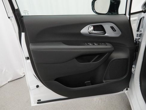 New 2026 Chrysler Pacifica Limited w/ S Appearance Package image 28