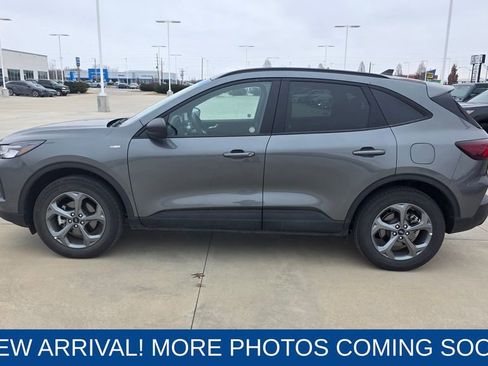 Used 2025 Ford Escape ST-Line image 2