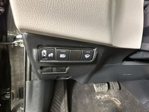 Used 2022 Toyota Corolla Cross L AWD/4WD image 20