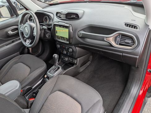 Used 2023 Jeep Renegade Latitude AWD/4WD image 36