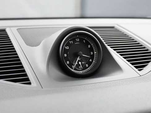 Certified 2025 Porsche Macan image 20