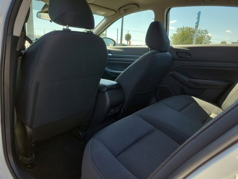 Used 2025 Nissan Altima 2.5 SV image 12