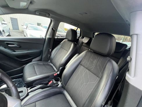 Used 2018 Chevrolet Trax LT w/ LT Convenience Package image 11