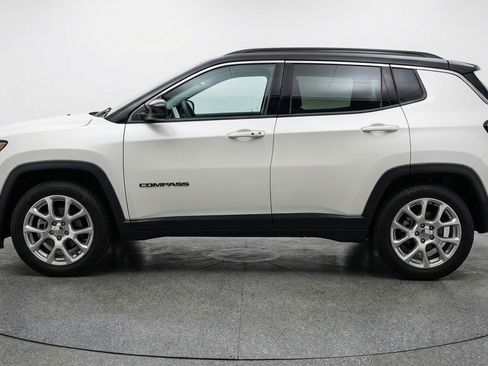 Used 2025 Jeep Compass Limited AWD/4WD image 5