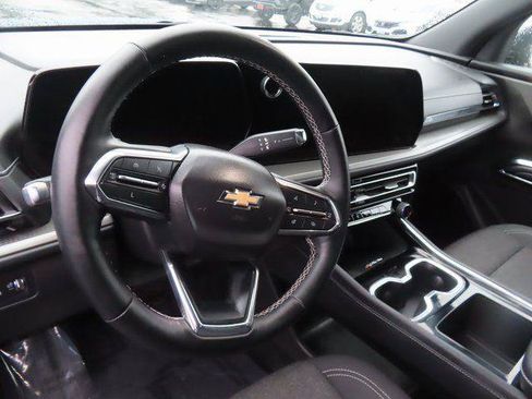 Used 2025 Chevrolet Traverse LT AWD/4WD image 14