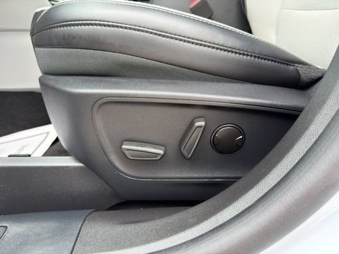 Used 2025 Ford Escape SE FWD image 20