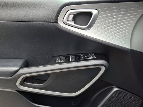 Used 2020 Kia Soul LX image 11