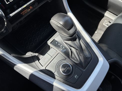 Used 2022 Toyota RAV4 LE AWD/4WD image 24