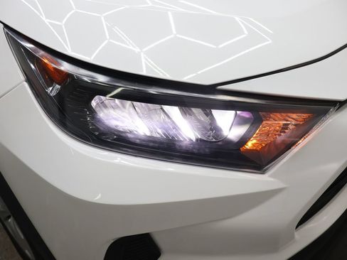 Used 2020 Toyota RAV4 LE FWD image 28