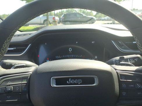 Certified 2024 Jeep Grand Cherokee Limited w/ Black Appearance Package AWD/4WD image 18