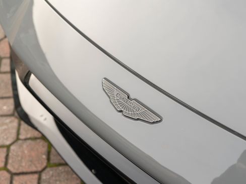 Used 2023 Aston Martin V8 Vantage Coupe image 39