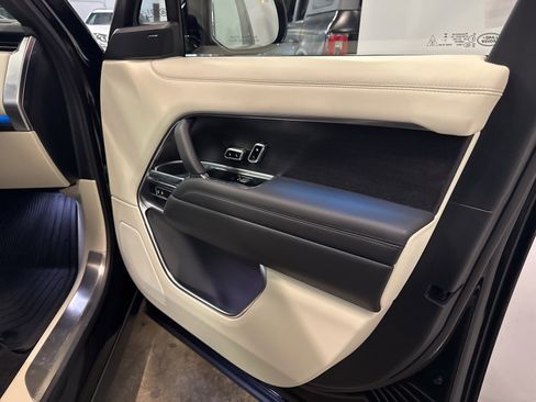 Used 2024 Land Rover Range Rover SE image 24