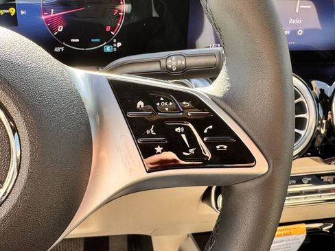 Certified 2025 Mercedes-Benz GLB 250 4MATIC image 21